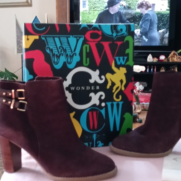 C Wonder Double Strip Bootie Size 9.5 - Picture 3 of 7